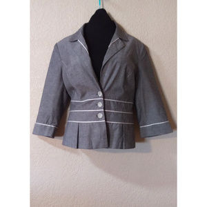 NWOT cropped gray blazer with white piping 18